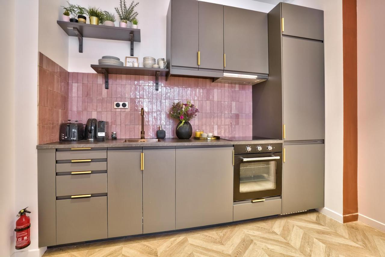 New Eiffel Tour ! Splendid In The Heart Of